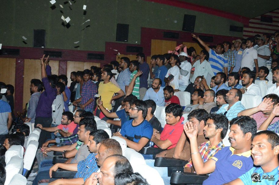 Sardaar-Gabbar-Singh-Movie-Hungama-at-Arjun-Theater